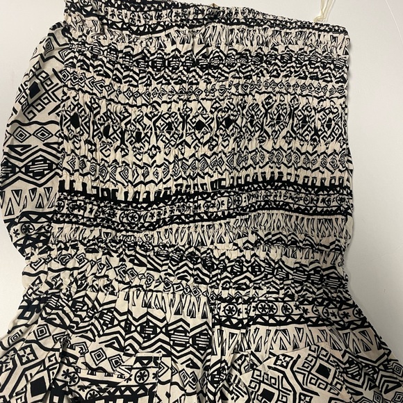 Nana USA women’s one piece romper. Elastic top. Women’s size medium. - Picture 3 of 6